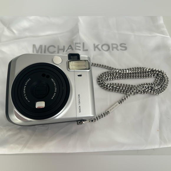 Michael Kors INSTAX BUNDLE - Camera Bag + mini70 Camera + B&W Film Pack - Picture 5 of 9